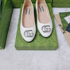 Gucci Flat Shoes